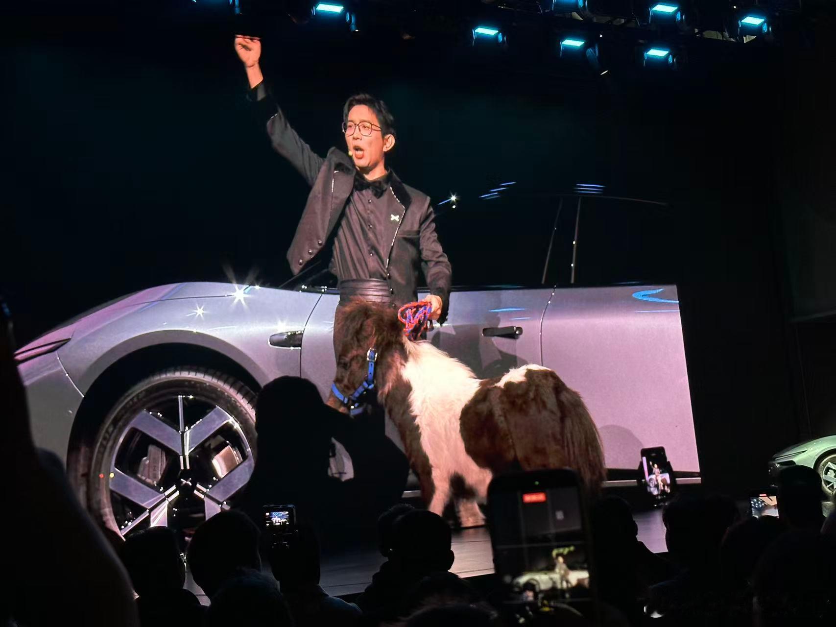 🐎？ 后备箱竟然塞了一匹马？2026款小鹏P7+行啊！真会玩！新款小鹏P7+和