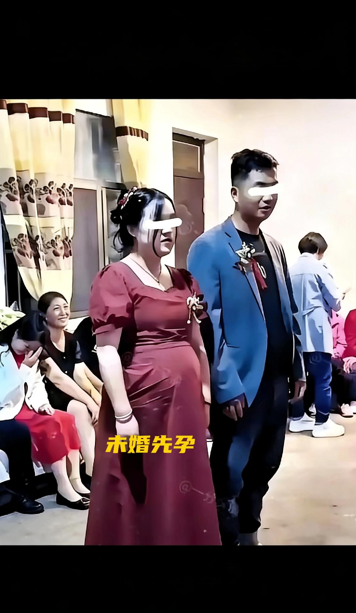 真替这姑娘感到不值！本以为新娘肚子都六个月了，能有个体面隆重的婚礼，结果从上台到