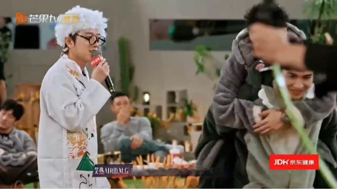 张彬彬背艾热射箭零帧起手背人射箭也太丝滑，龙骑士画面感直接拉满，想看更多这种游戏