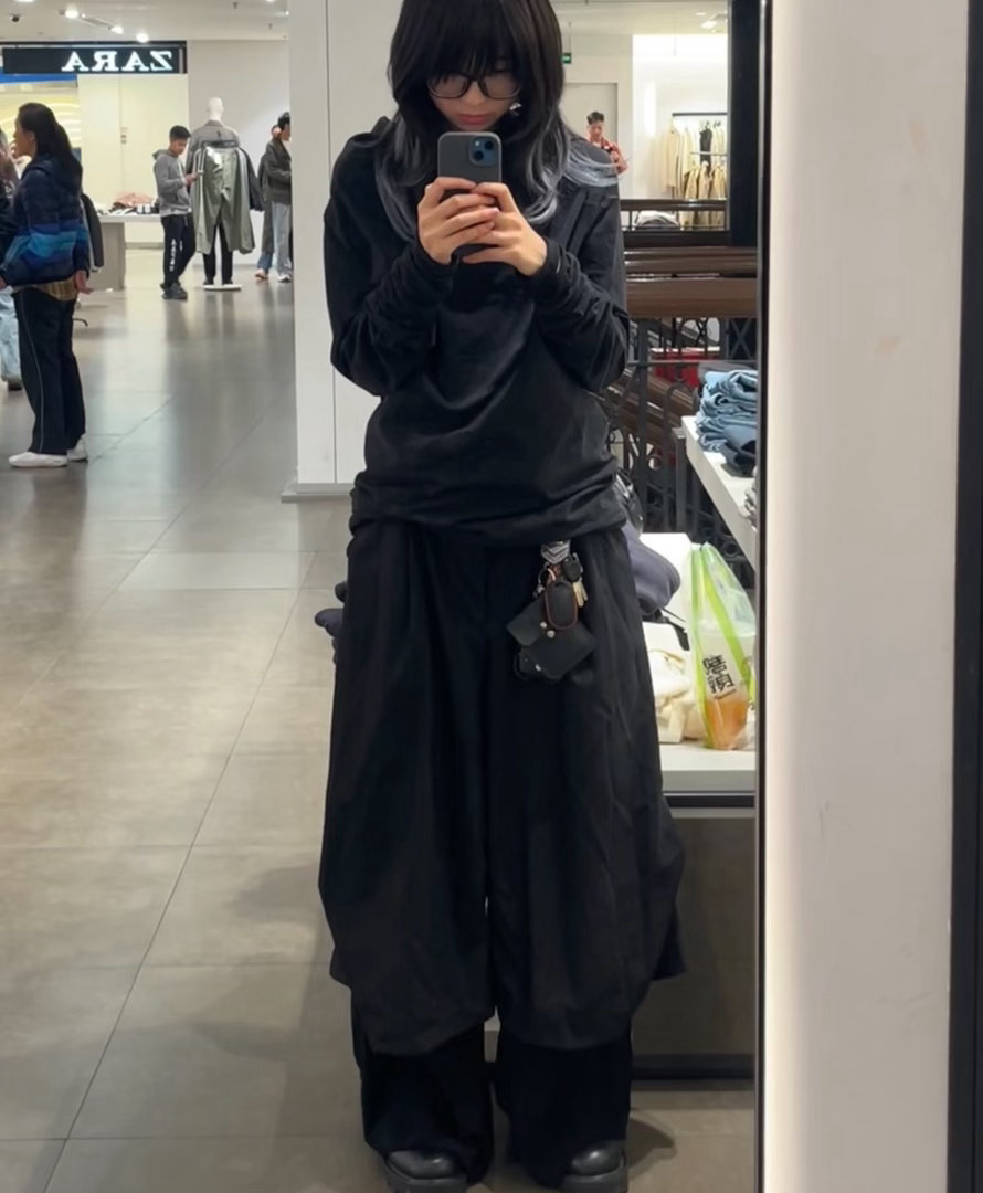 找到能驾驭这件衣服的人了 小众款式格外考验穿搭功底，终于见到真正hold住它的人