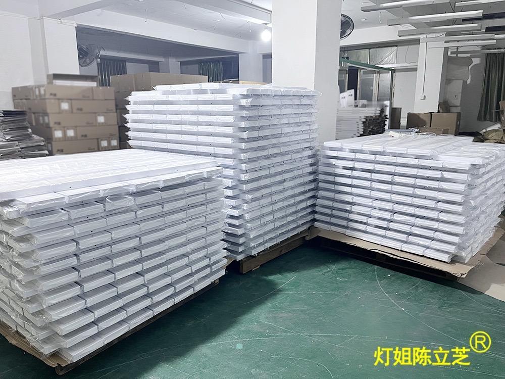 陈立芝写日记的第611天：12月19日 周四 晴
周四，早起，阅读摘抄！
昨晚临