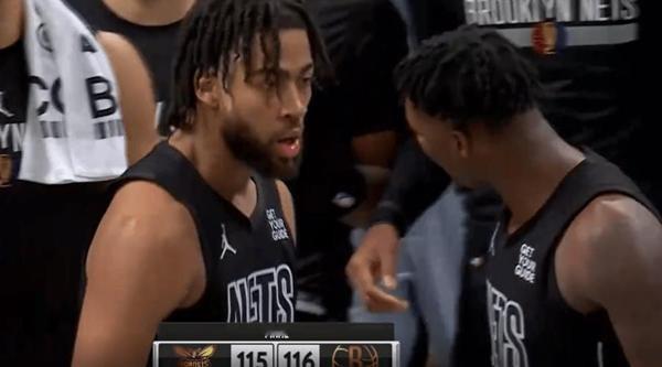 我的天！
三球居然犯满离场了？！
关键时刻没在，黄蜂差点就输了！
还好，还好，米