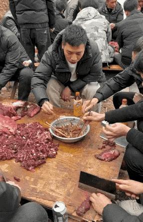 说寄生虫的，参考印度那边，还有某地长年漂河中的那个村落的人，直接拉河里，直接舀河