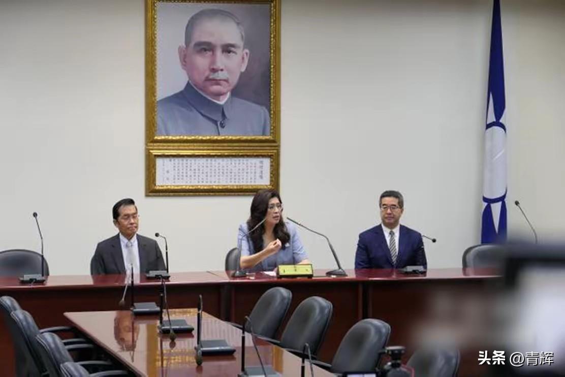 郑丽文回应为何将访陆放在访美之前:小孩才做选择，台湾全都要
30号当天郑丽文组织