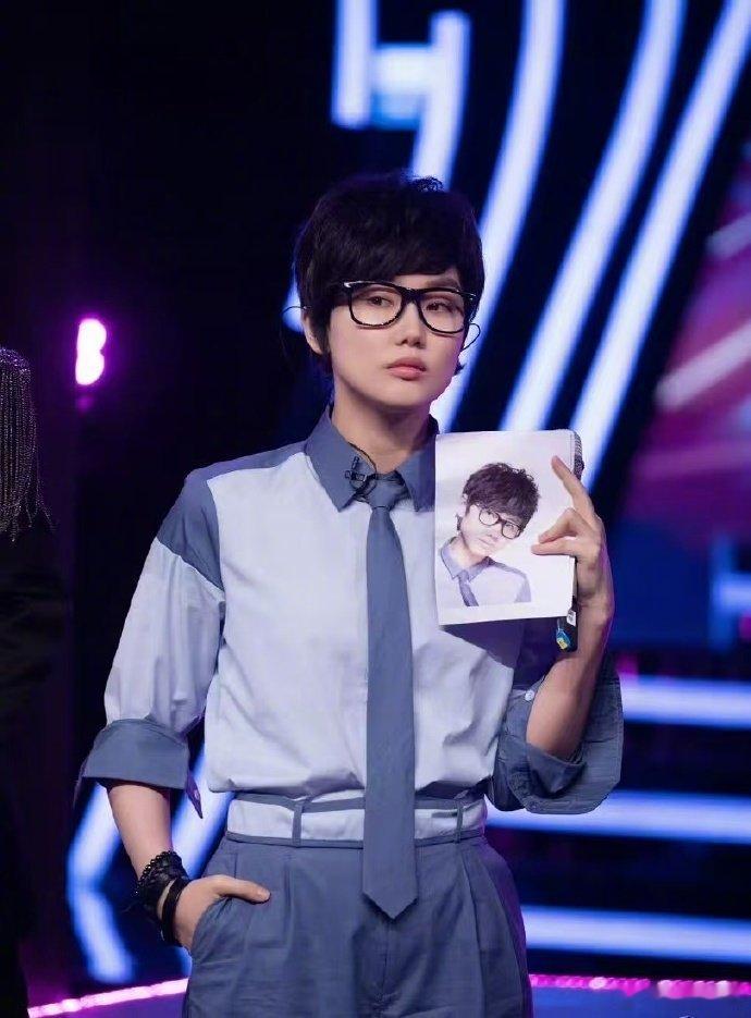 救命！黄龄 × 汪苏泷同框名场面封神,灵魂提问让汪苏泷瞬间懵圈，早年《百变大咖秀