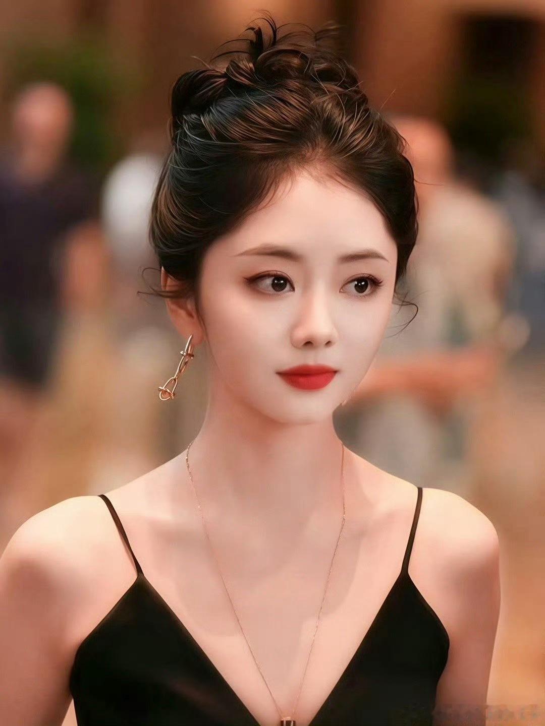 谭松韵要开演唱会了用OST积累+亲和力打造沉浸式音乐场景。正如网友所言：“这不是