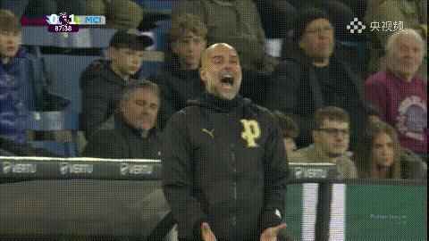 虽然1：0战胜伯恩利登顶英超积分榜，但是看的出来瓜迪奥拉对于比赛的进程并不是特别