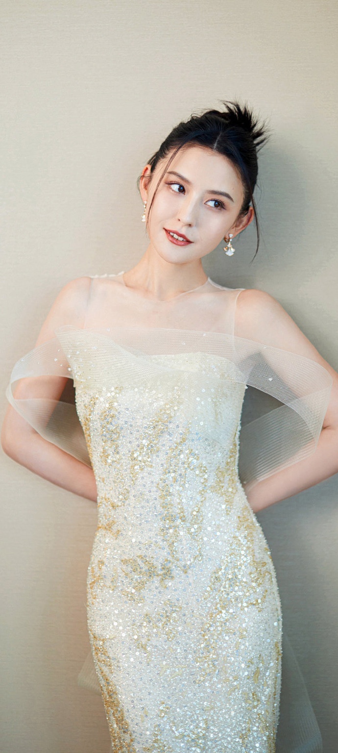 热依扎壁纸，冰雪美人。热依扎