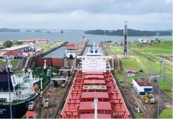 国际航运业权威媒体《劳氏日报》报道：所有挂着巴拿马国旗的船只，只要进入中国港口，