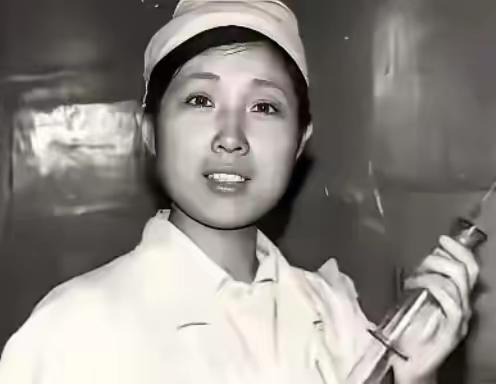 1999年，黑龙江19岁护士捡回个10岁男孩，为养他12年不谈恋爱不结婚。男孩生