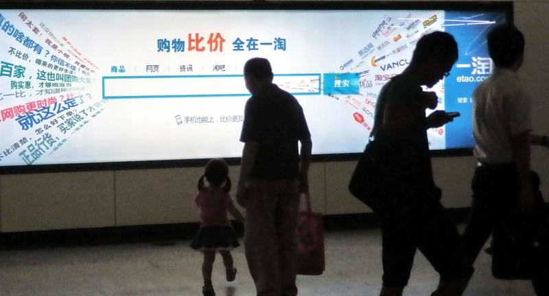 “让利” 与 “收割” 的撕裂。平台把优惠做成烧脑套路，先涨后降、满减陷阱透支信