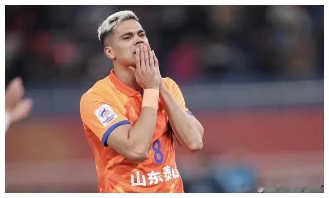 崔康熙看走眼的球员盘点：
1，帕托：顶着印尼金靴的光环、被寄予厚望的参加亚冠，结
