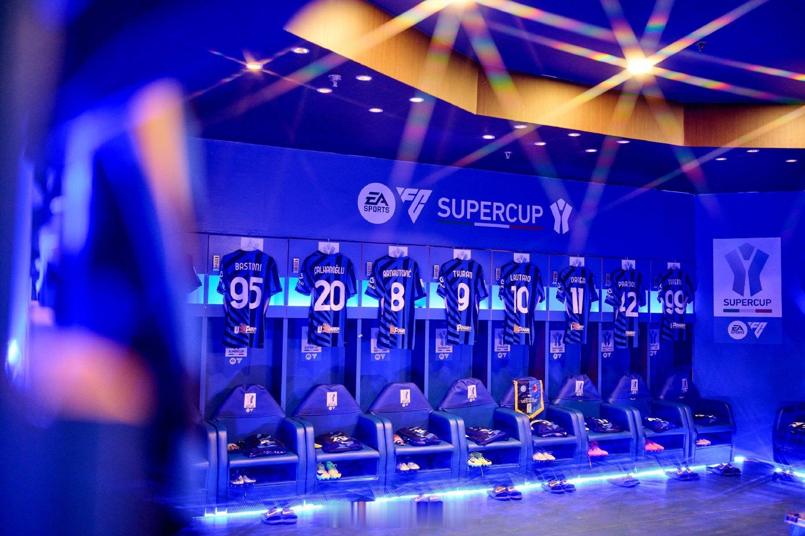 感受决赛前的更衣室氛围，一起为蓝黑军团加油助威！ ForzaInter  意大利