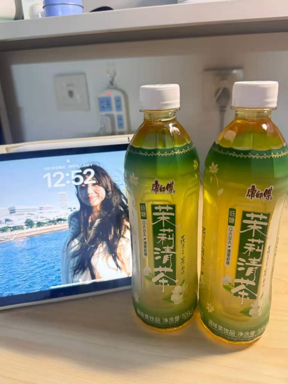 茉莉开清香来 长时间刷题学习，喝一瓶康师傅茉莉清茶。清松感瞬间就有了，清幽茶香平