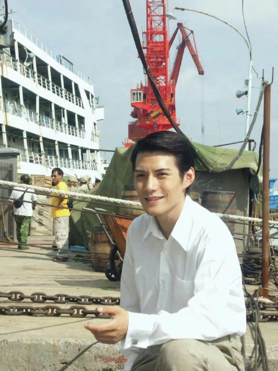 偶像剧就是严屹宽的统治区你好星期六 偶像剧就是严屹宽的统治区啊，手拿把掐。 