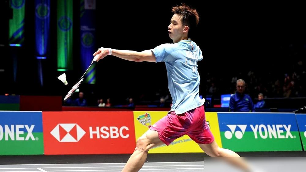 37分钟，两局只拿16分。国羽男单这块遮羞布，就让昆拉武特这么当着全世界的面，一