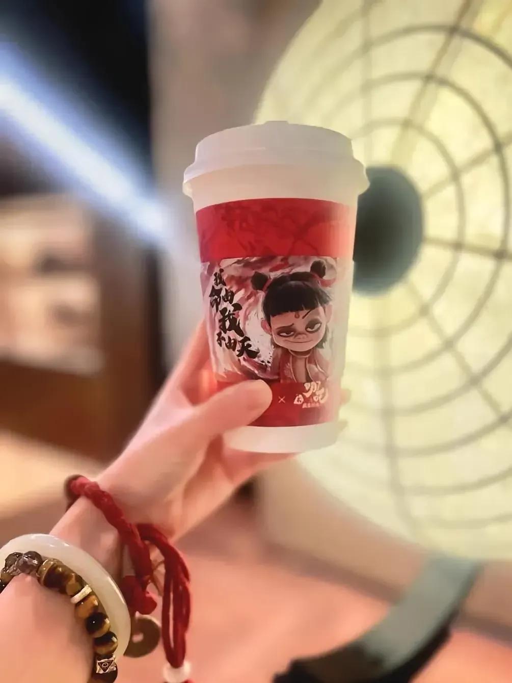 夏天的怀念
文11珂芃·原创
还记得当年
那年六月的夏天
风轻云淡
母亲出院
清
