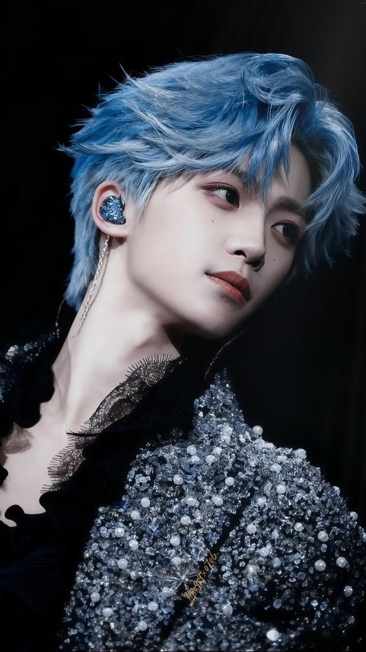 梓渝2025最高产歌手 “他眉目清朗如浸了晨露的山月，鼻梁挺直似裁过流云的青锋。