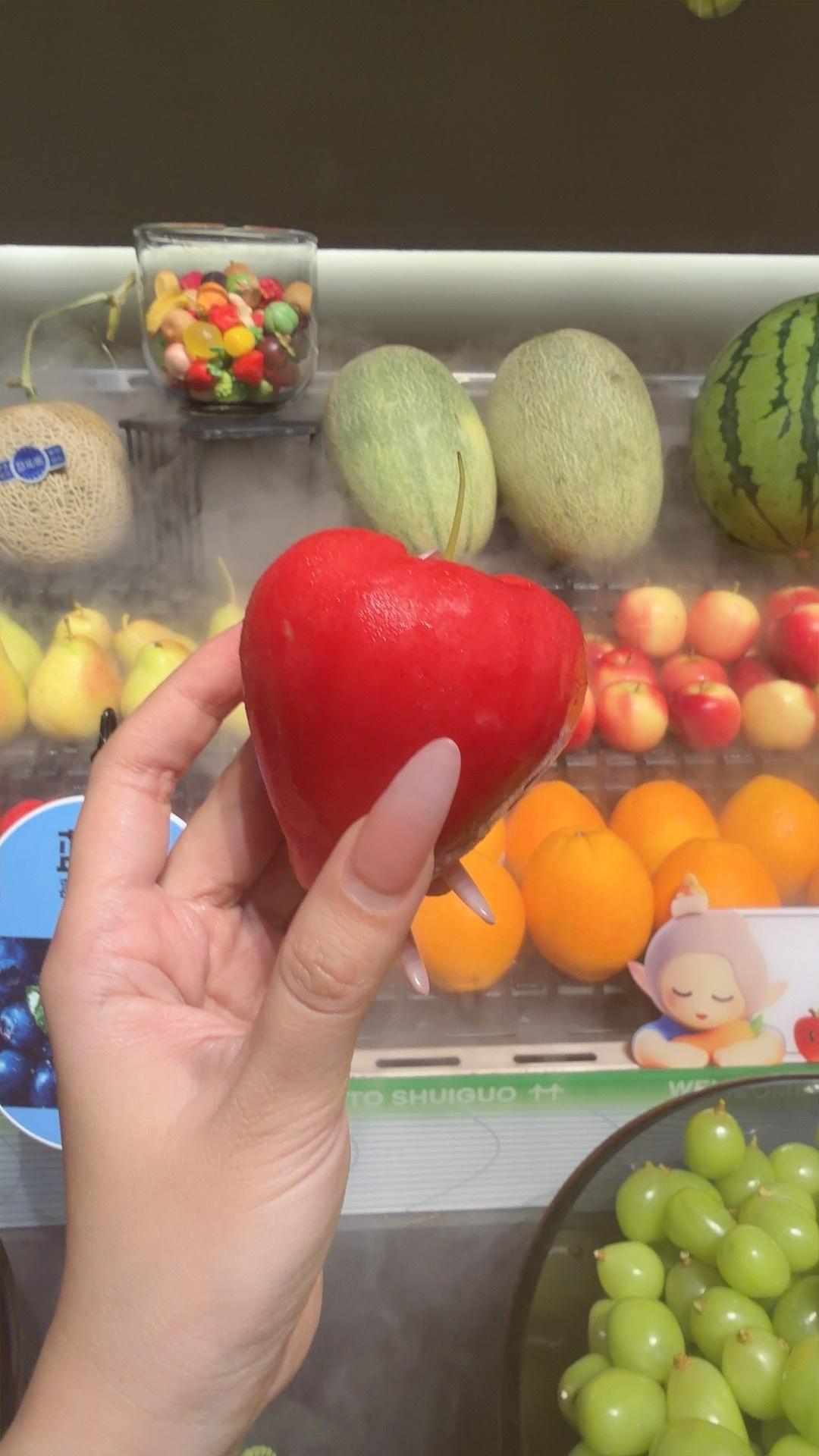 平安夜玩一整晚苹果手机这么赛博的过节吗？那我陪一颗桃心♥️果～ 