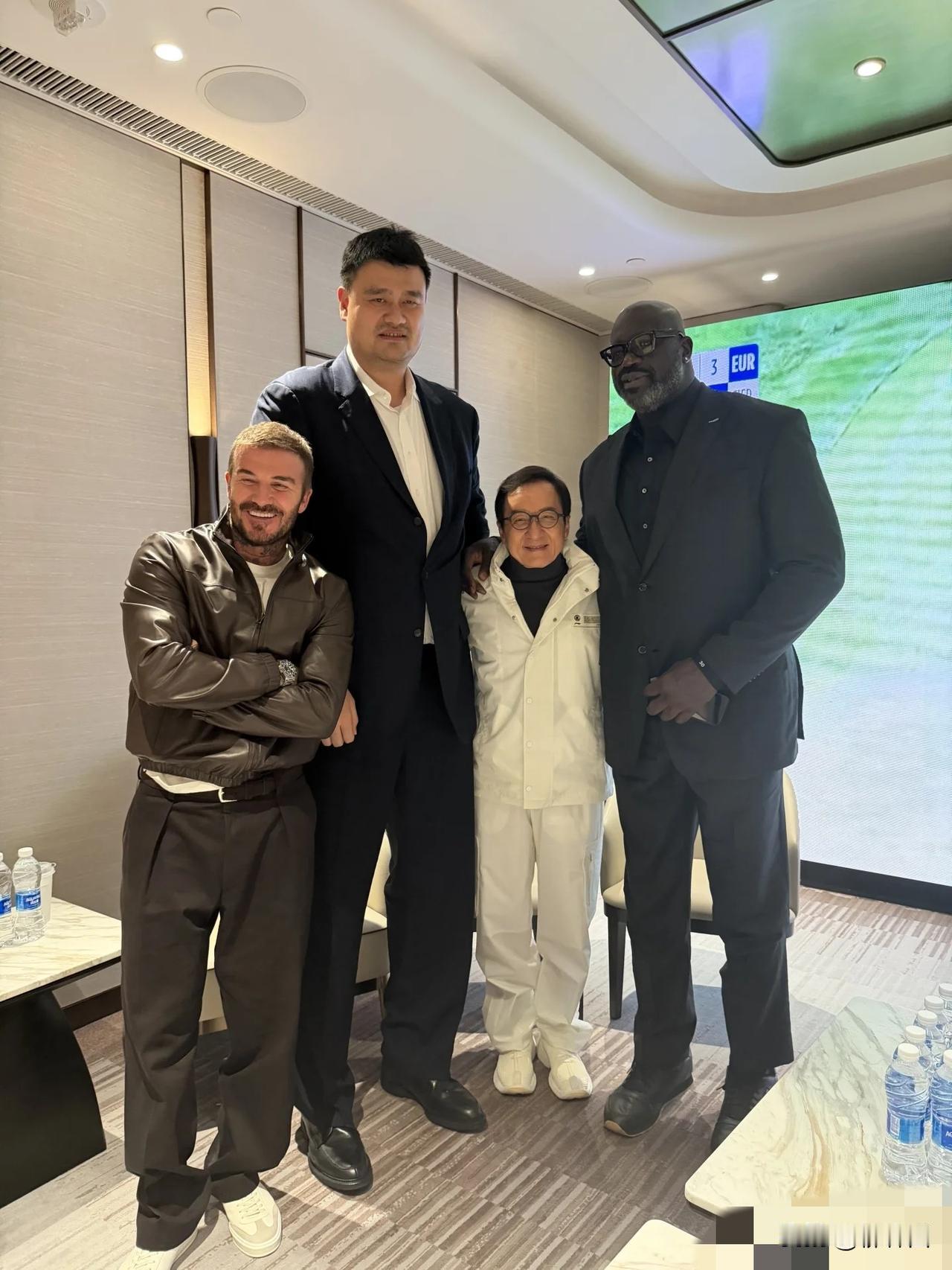 姚明、成龙、奥尼尔、贝克汉姆私下聚会，网友:“几个此起彼伏的好朋友，笑死”！
