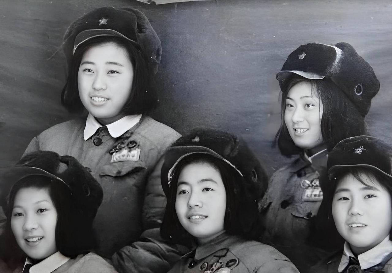 1951年，朝鲜战场，5名女战士被美军围困，主动走出山洞，却从此音讯全无。50年