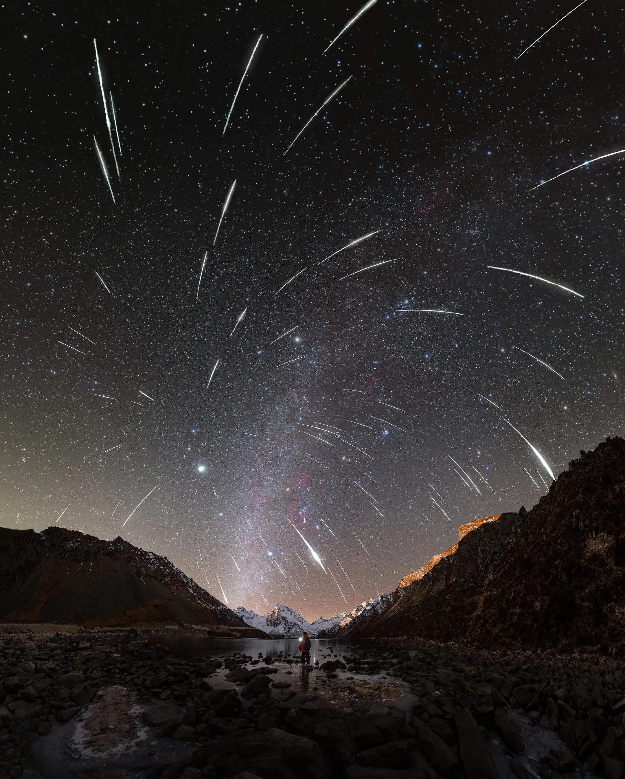 为了这张图我掉进了冰湖里 |双子座流星雨。每年十二月，地球都会经过小行...