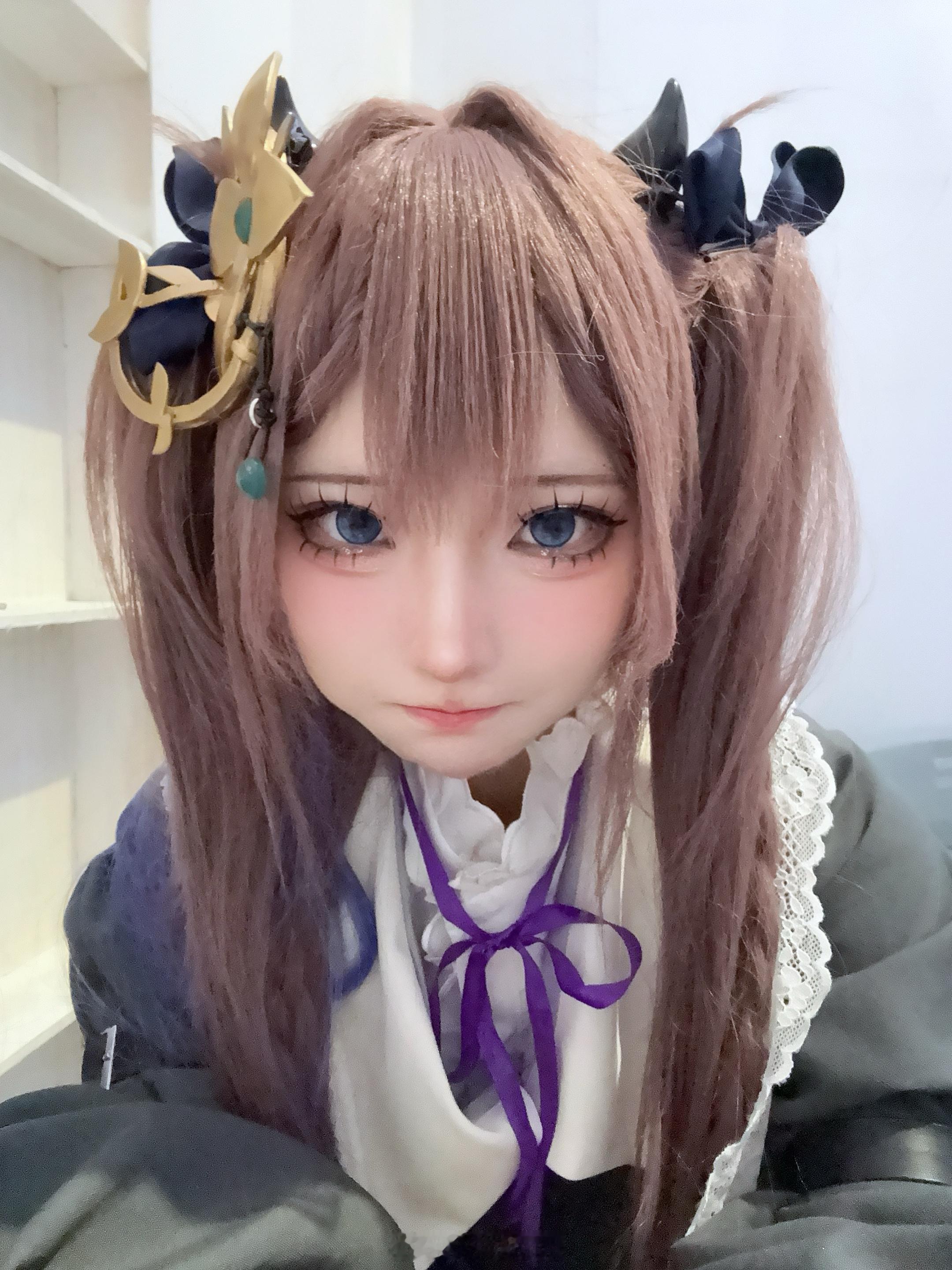 早上匆匆忙忙忘了发 bw day3今天和同展台的妹子换角色了，本来想着选这一套装