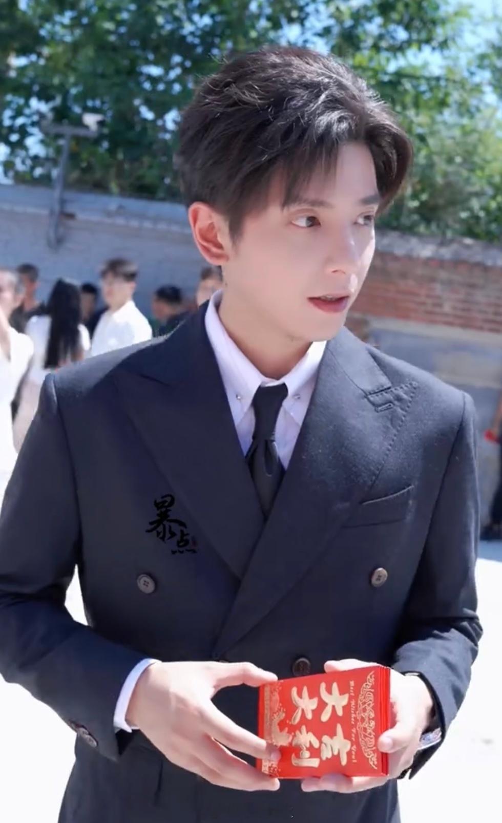 何聪睿常熟随性漫游碎片何聪睿瘦回巅峰被何聪睿的常熟随性碎片狠狠拿捏了～这种不经意