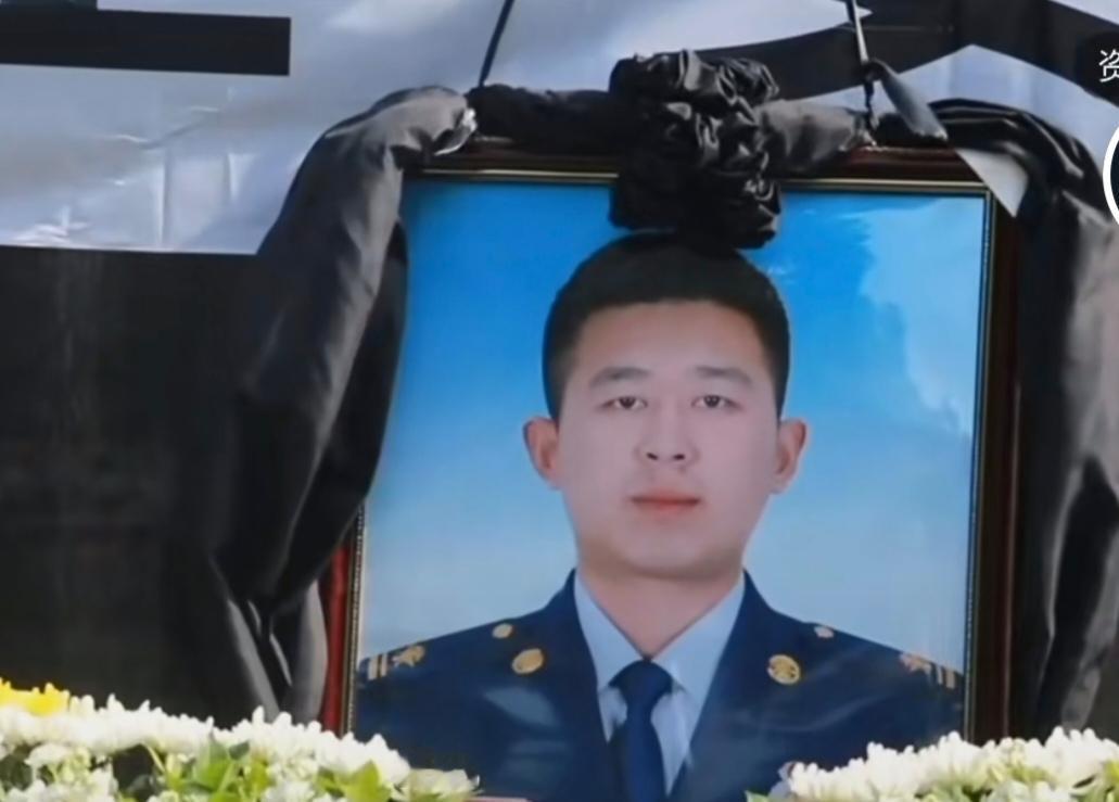 惨！为救一名意外落水女子，一名巡警与附近火锅店老板、厨师4人一同遇难。
2026