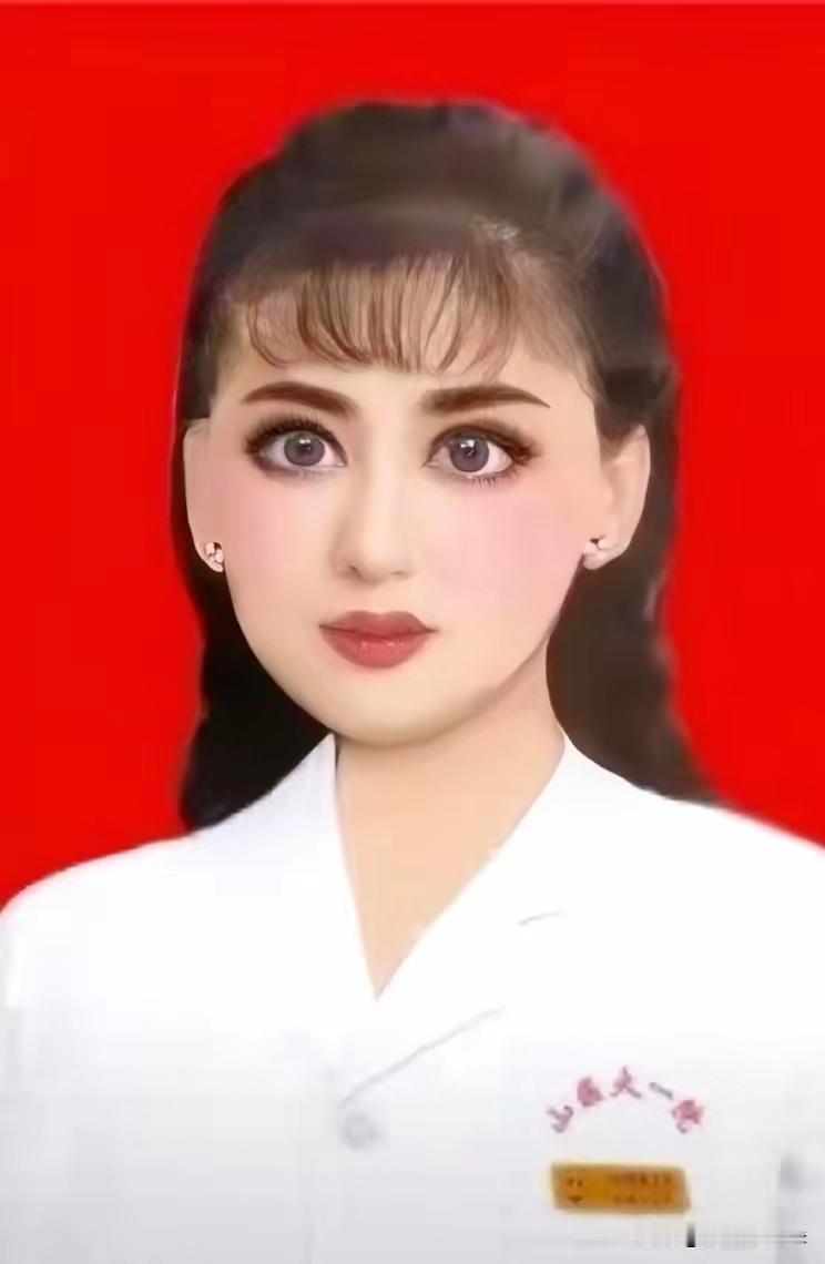 这几张照片都是同一个人，第一张10级美颜，第二张8级美颜，第三张真人出镜。我喜欢