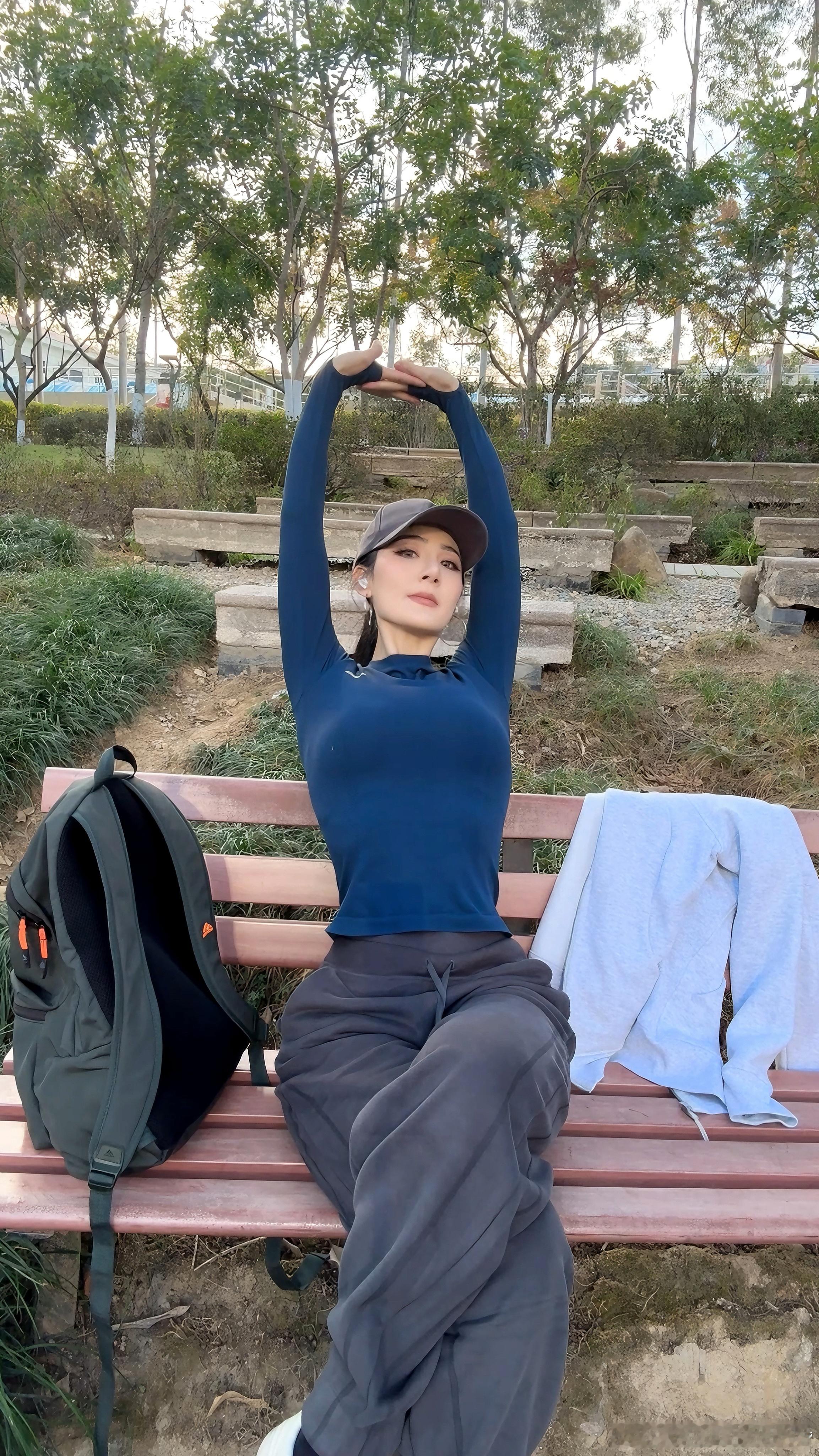 每个人都有呼吸新鲜空气的权利。公园溜一圈好舒服，都想直接睡在公园里，不想回到沉闷