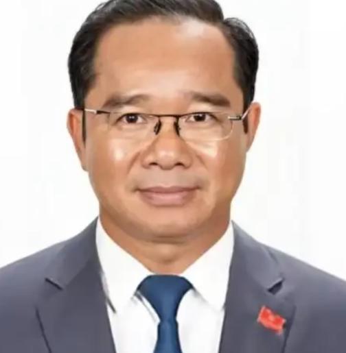 越南一个大学教授表示，虽然自己不喜欢中国人，但是不可否认只有中国敢跟西方国家掰掰