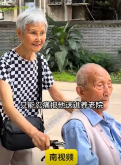 四川南充，78岁的女儿把104岁的父亲送到养老院，女儿流着着眼泪，愧疚的说：“爸