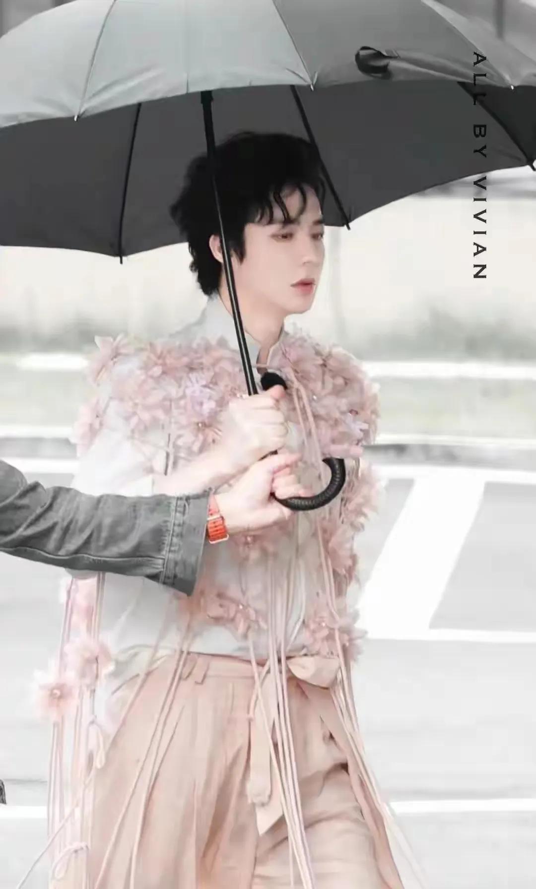 所以，有没有一种可能，P图是为了还原刘宇宁的美貌呢？

嗯，刘宇宁精修图和生图的