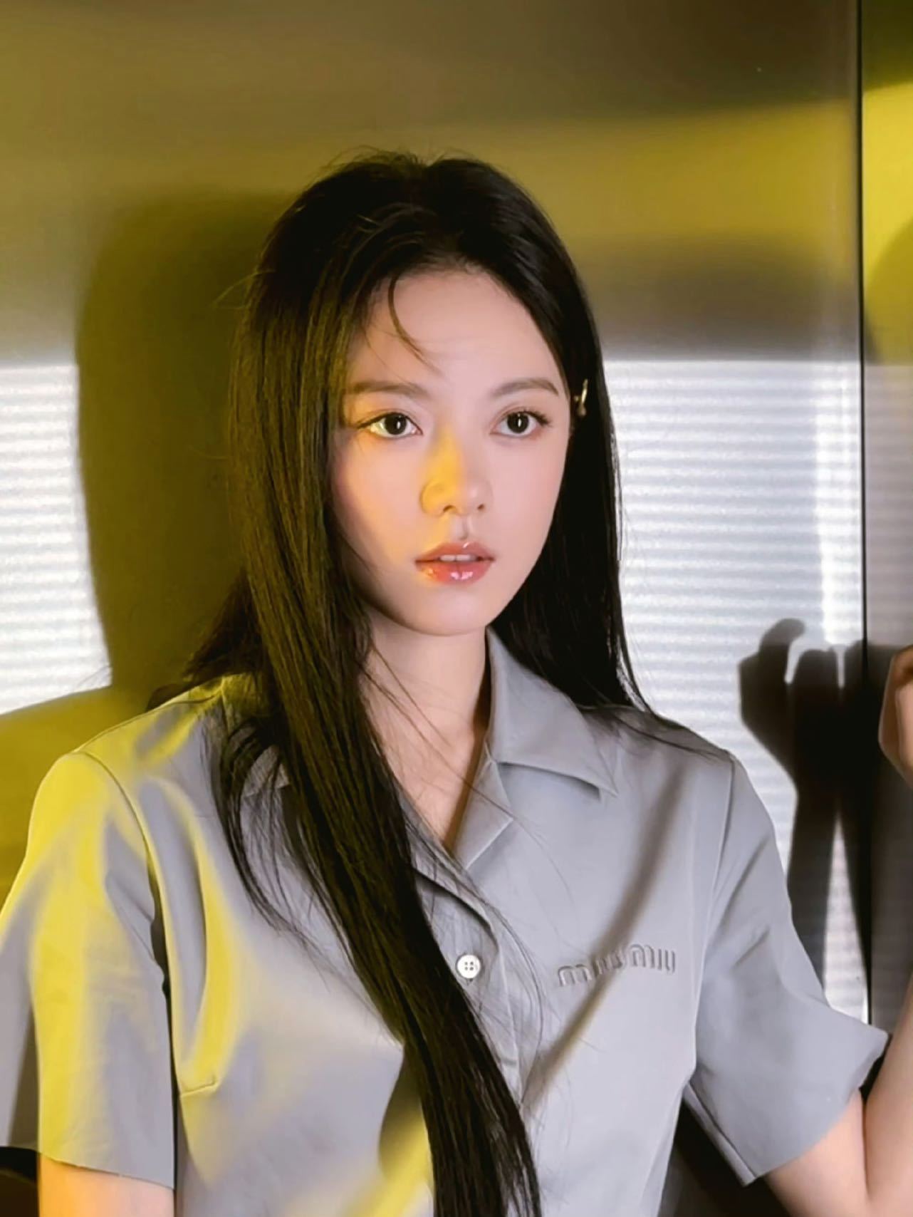 #赵今麦上海活动# 赵今麦 上 海 线 下 活 动 生图超能打，黑 长 直冷感和