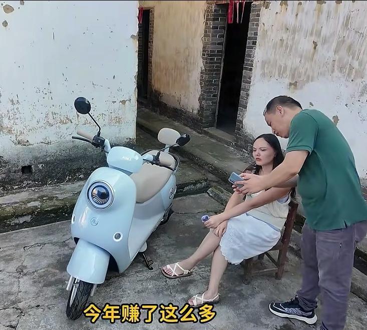 秋姑娘，别犹豫，合适就嫁了吧
全网都知道秋姑娘在广州和一个开网约车的男子同居过。