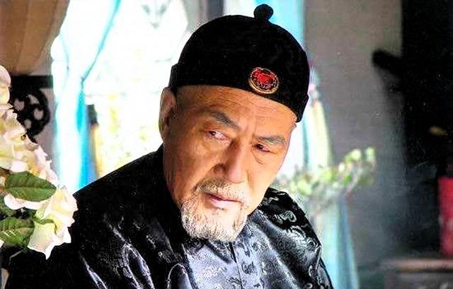 清代名臣张廷玉，素来以低调谦抑、懂得避嫌闻名，有两件科举轶事，很能体现他的格局。