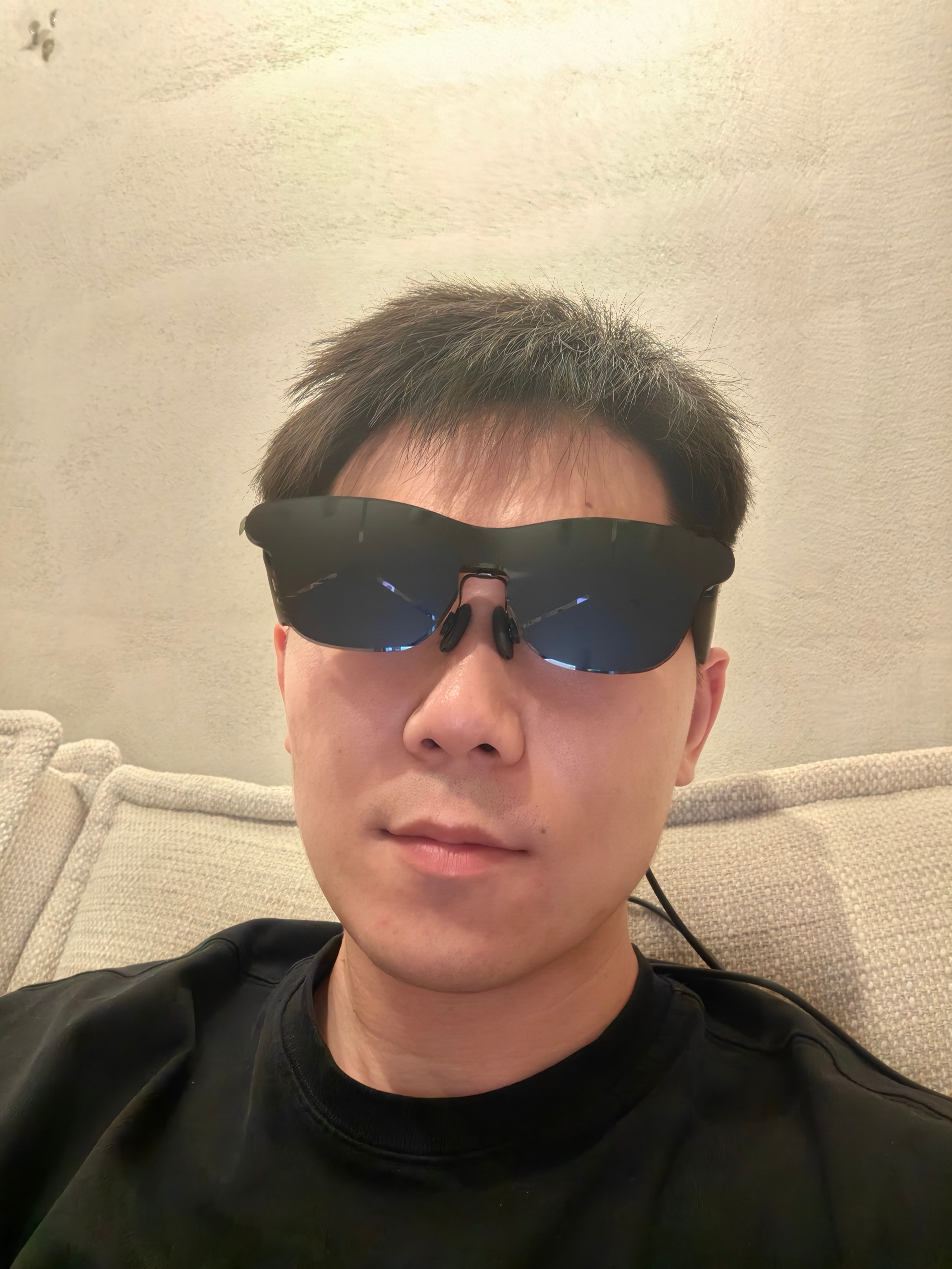买了个雷鸟gt max膜还没来得及撕，这下出差高铁飞机也可以有大屏了对了今晚世界
