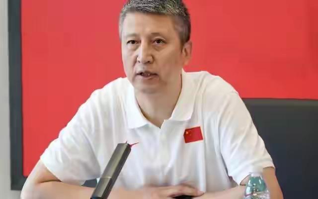 【中国男篮集训队在京开始集训，全力备战男篮世预赛第三窗口期两场重要比赛。结合备战