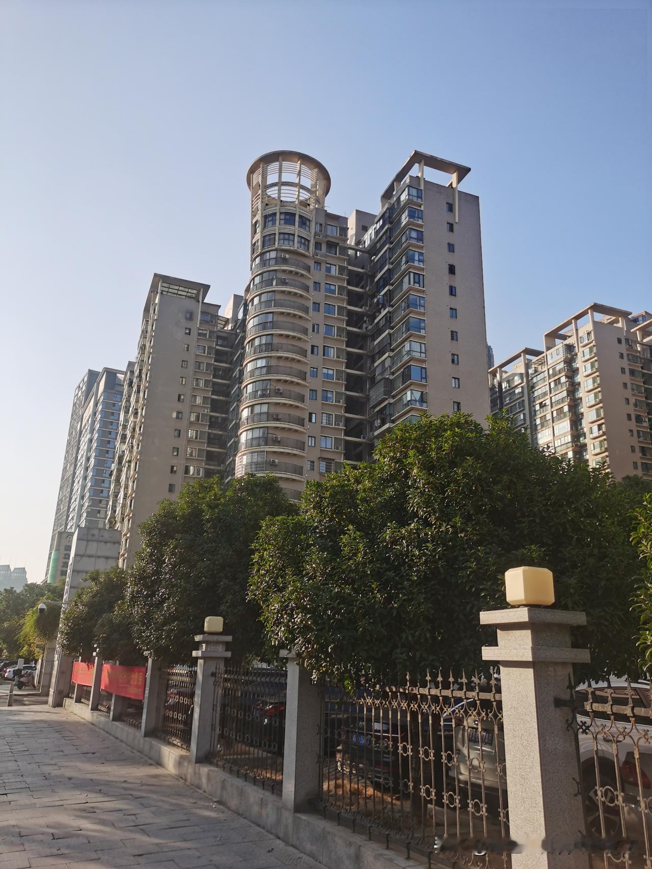 而且贷款可以达到最长年限和最高额度。对于经济收入水平一般的普通人而言，贷款期限长