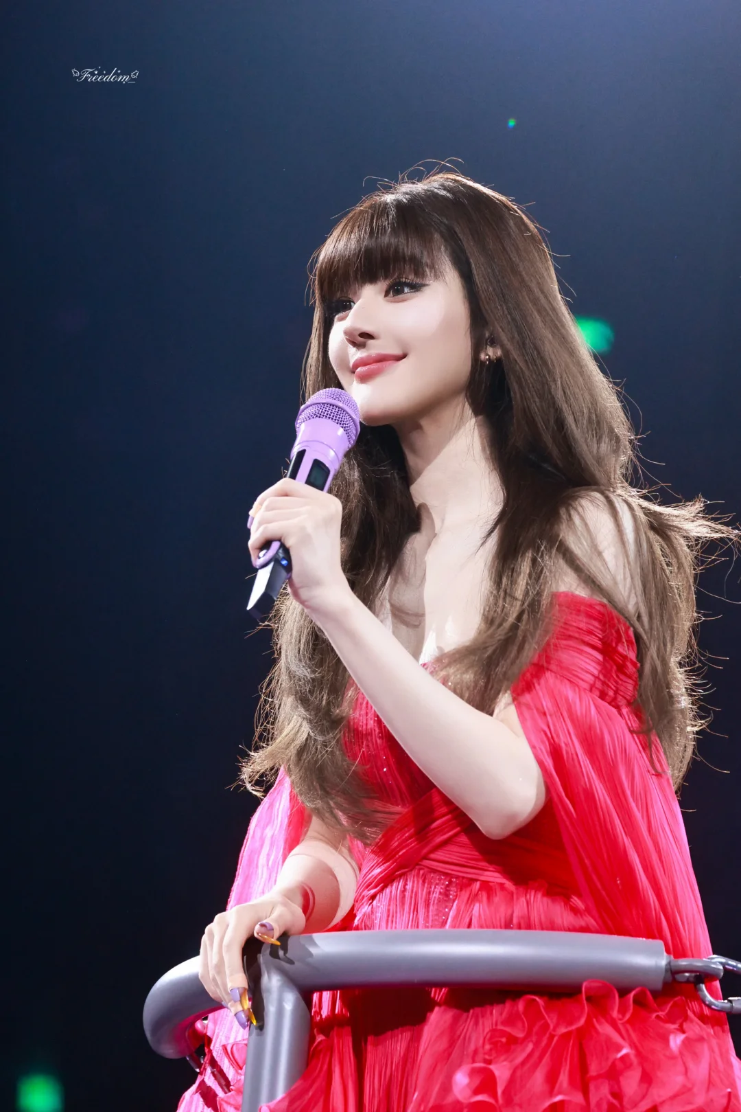 她的眼里有星星