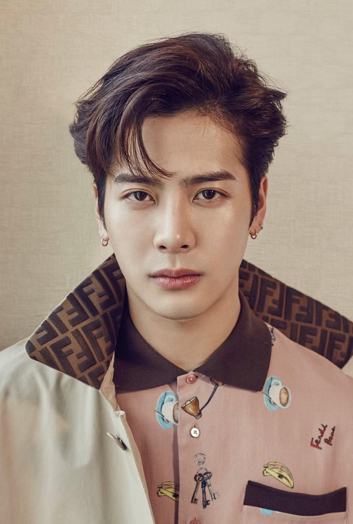 黄宗泽夸王嘉尔又帅又搞笑黄宗泽回应撞脸王嘉尔 黄宗泽高情商回应撞脸王嘉尔，直言非