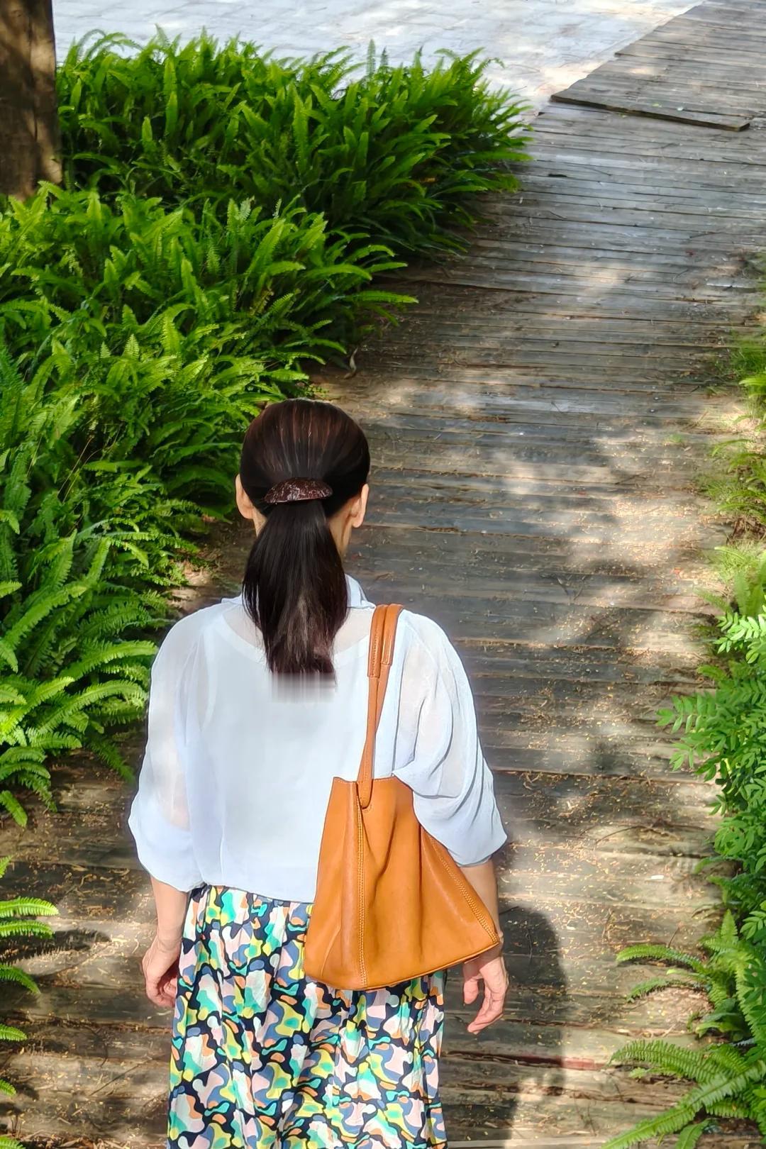 丰子恺先生说：万般滋味，皆是生活。行至中年，回望来路，才深懂此言深意。年少意气风