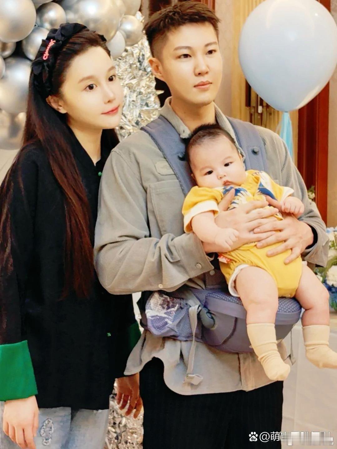 赵本山女儿球球给儿子办百日宴，不得不说投胎真是个技术活，小家伙真是一出生就含着金