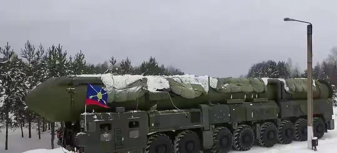 俄军“榛树”让西方彻底清醒，美军报告：中国东风-27已战备值班。    
这两款