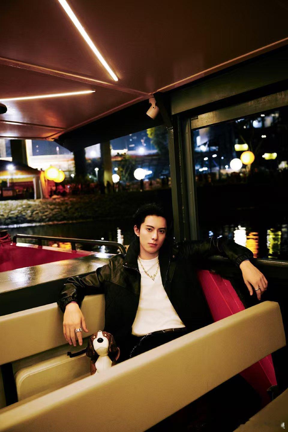 王鹤棣的开工明信片王鹤棣开工明信片plog王鹤棣开工明信片plog，帅的，[爱慕