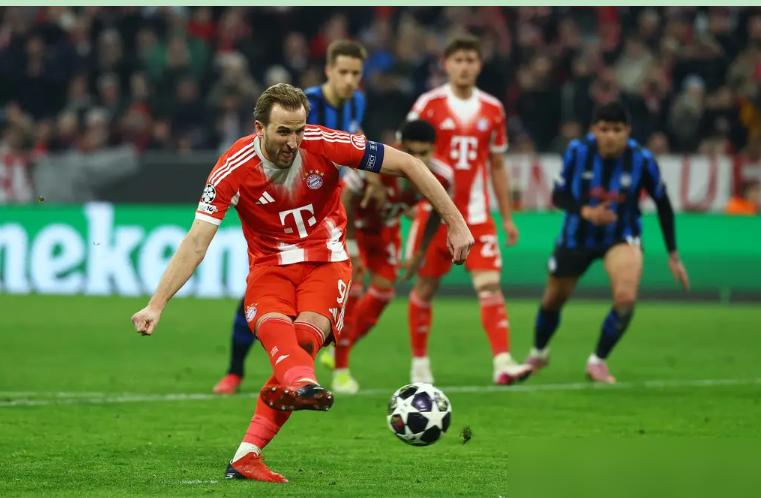 凌晨的欧冠1/8决赛次回合，拜仁在安联球场4-1干翻亚特兰大！
两回合总比分10