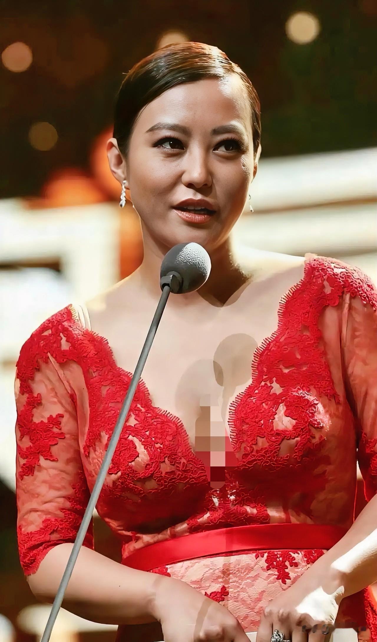 郝蕾说：“我前男友很小气，我们谈了三年，他却接受不了我作为演员接拍艺术角色，我才