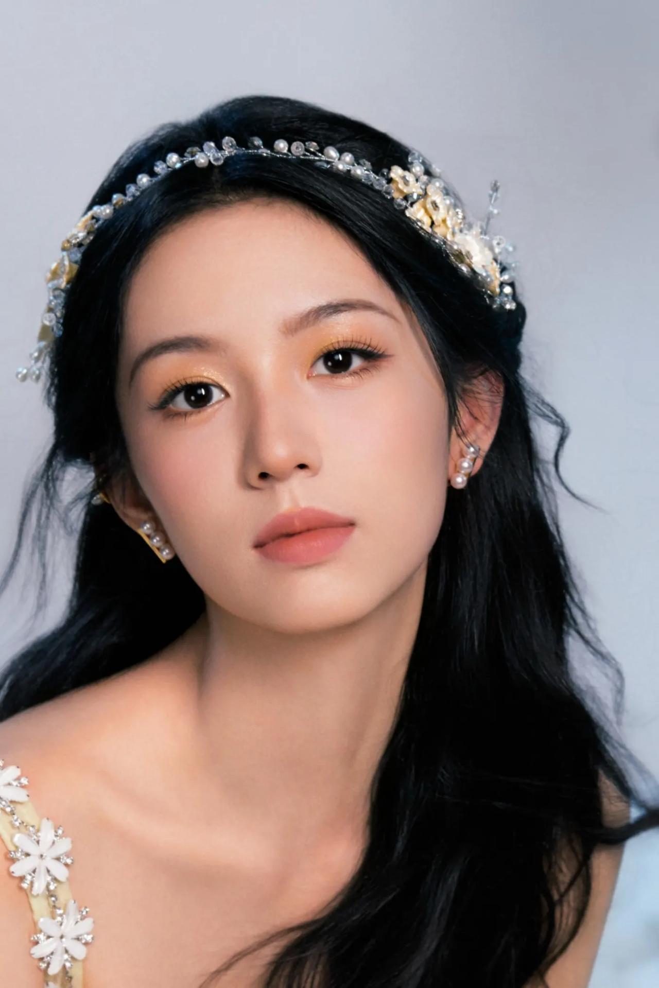 周也美图分享周也 ​​ 周也写真 周也日常实况 周也仙女裙 周也演技争议 周也走