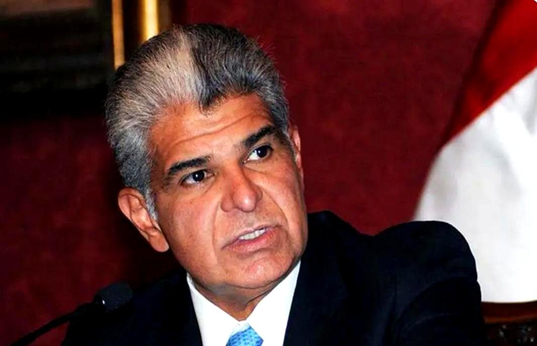 这事儿有点意思，巴拿马这小国，竟然敢不给面子，直接把李嘉诚家族在那边的两个港口给